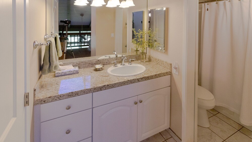 Condo, 2 Bedrooms, Ocean View - Bathroom