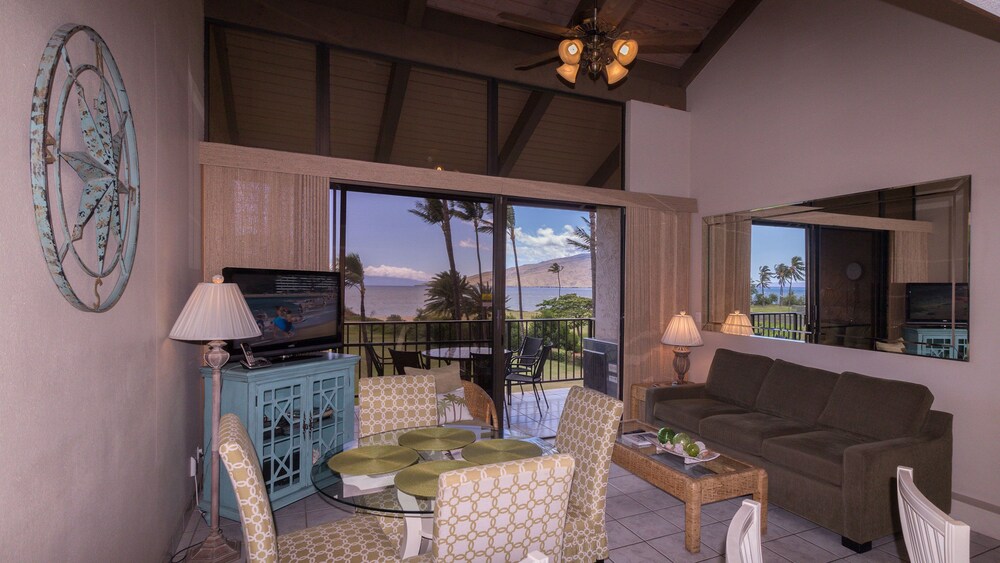 Condo, 2 Bedrooms, Ocean View - Living Area