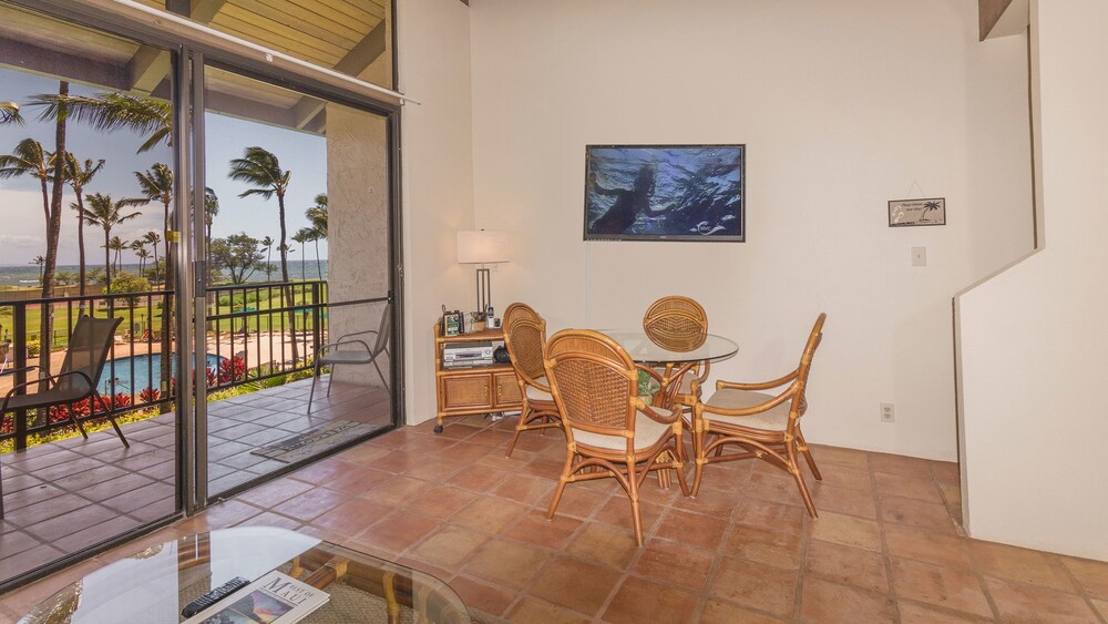 Condo, 2 Bedrooms, Partial Ocean View - Living Area