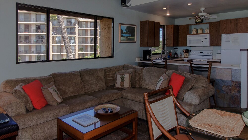 Condo, 2 Bedrooms, Ocean View - Living Area
