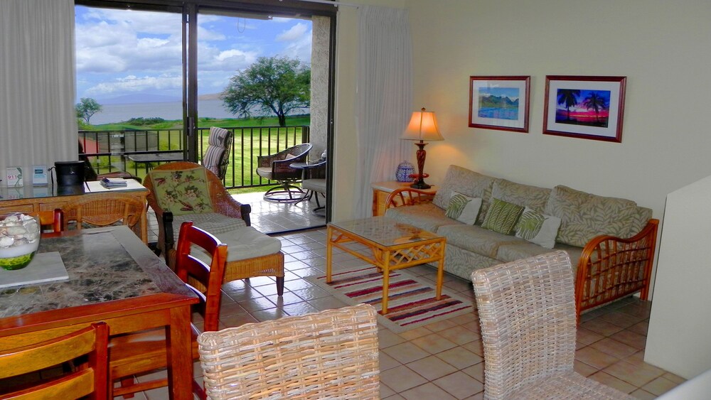 Condo, 2 Bedrooms, Ocean View - Living Area