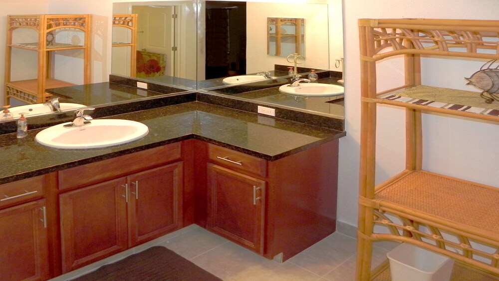 Condo, 2 Bedrooms, Ocean View - Bathroom