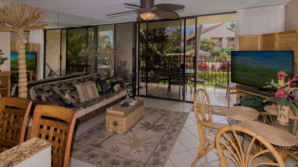 Condo, 1 Bedroom, Partial Ocean View - Living Area