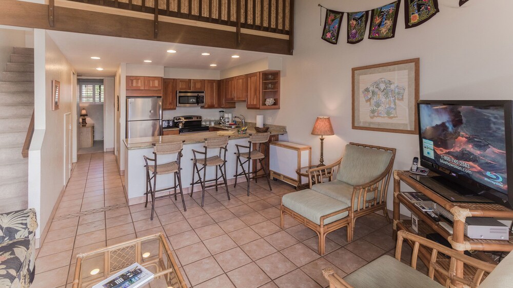 Condo, 2 Bedrooms, Partial Ocean View - Living Area
