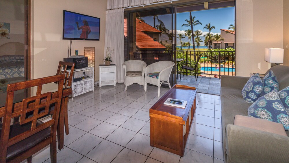 Suite, 3 Bedrooms, Partial Ocean View - Living Area