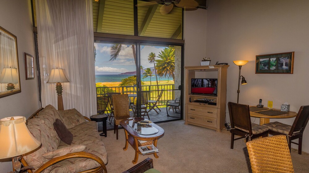 Condo, 2 Bedrooms, Ocean View - Living Area