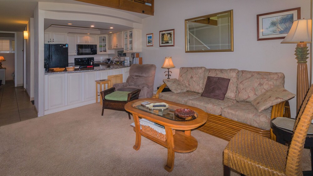 Condo, 2 Bedrooms, Ocean View - Living Area