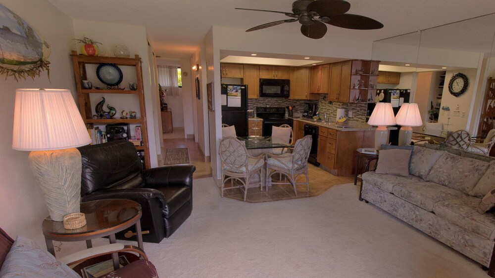 Condo, 1 Bedroom, Partial Ocean View - Living Area
