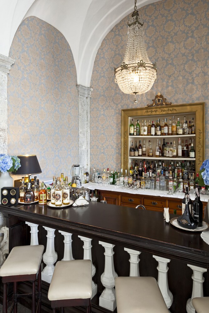 Hotel Lounge