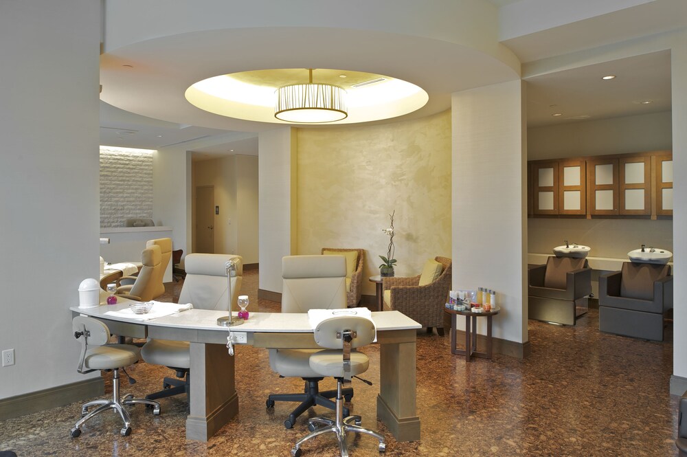 Nail salon, Hyatt Regency Orlando