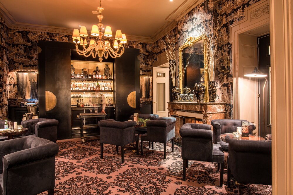 Hotel Bar
