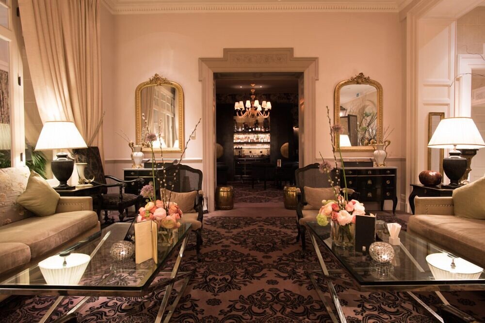 Hotel Lounge