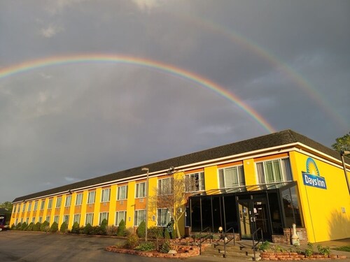 Days Inn by Wyndham Holland