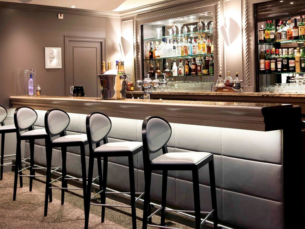 Hotel Bar