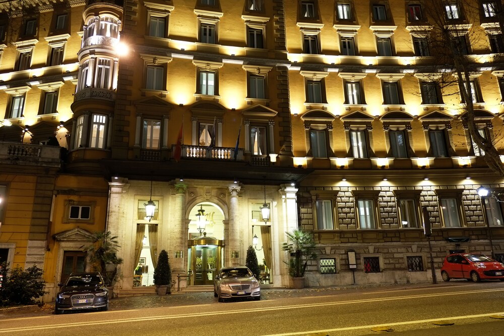 Facciata hotel (sera/notte)