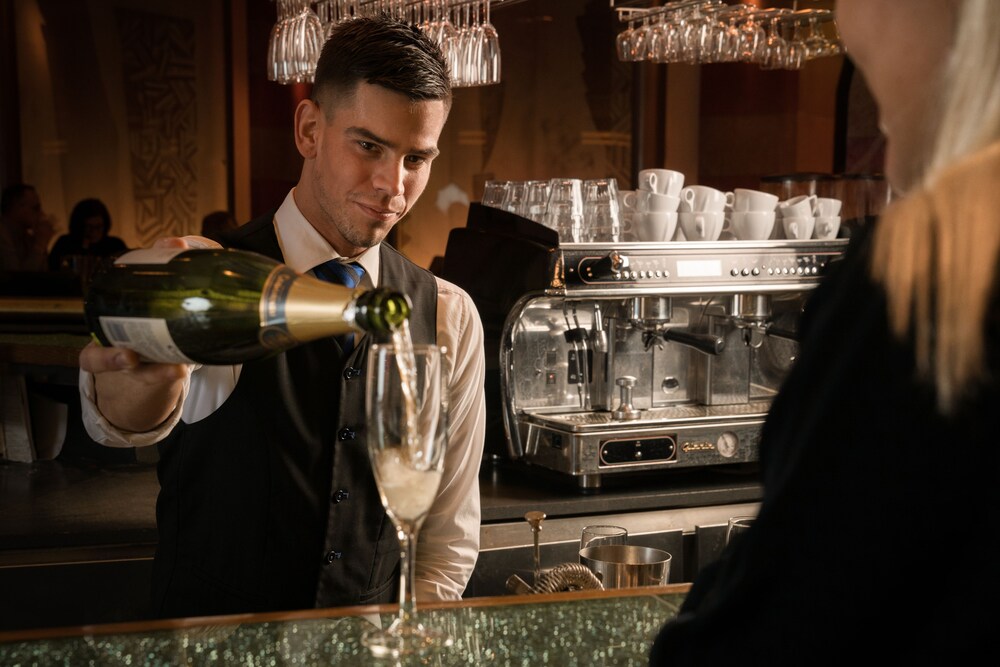 Hotel Bar