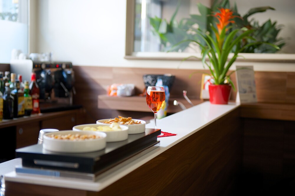 Hotel Bar