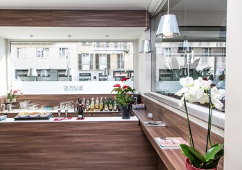 Hotel Bar