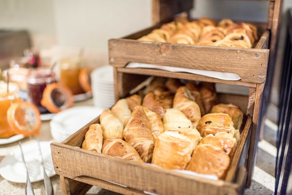 Breakfast meal, Holiday Inn London - Kensington High St., an IHG Hotel