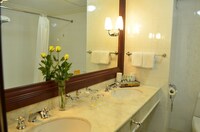 Junior Suite, 1 King Bed, City View