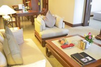 Junior Suite, 1 King Bed, River View
