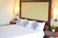 Club Room, City View
