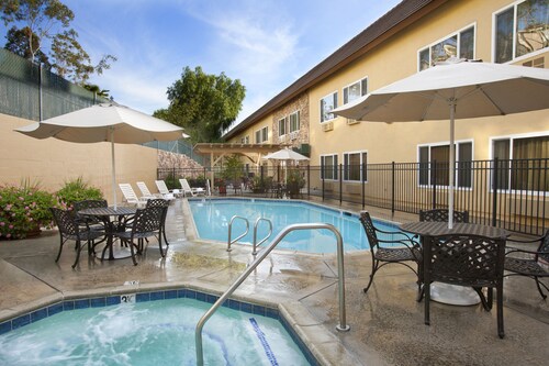 Ayres Hotel Corona East