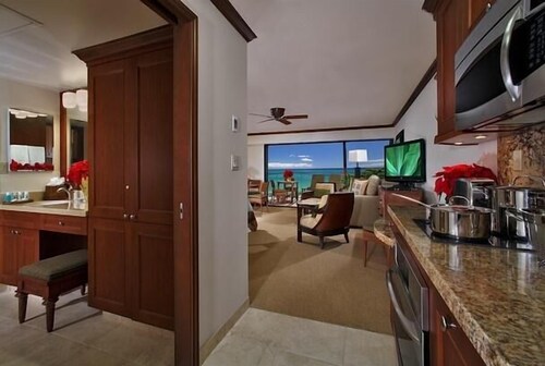 Studio, Oceanfront - Living Room