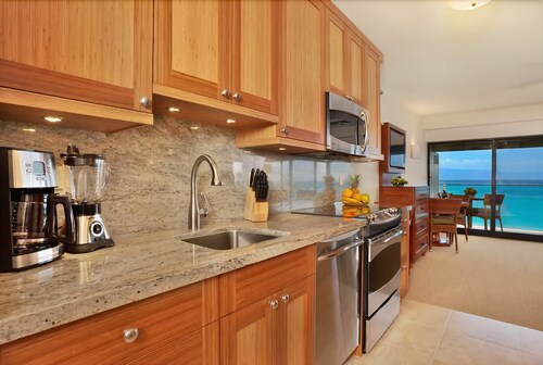 Suite, 1 Bedroom, Oceanfront - Private Kitchen