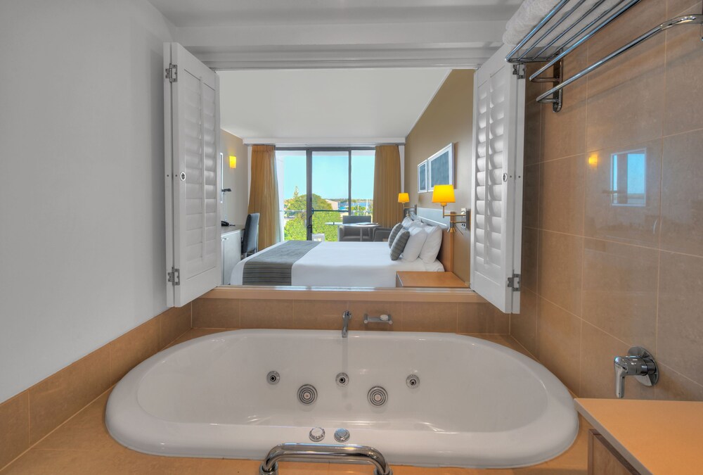 Jetted Tub