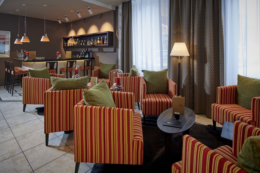 Hotel Bar