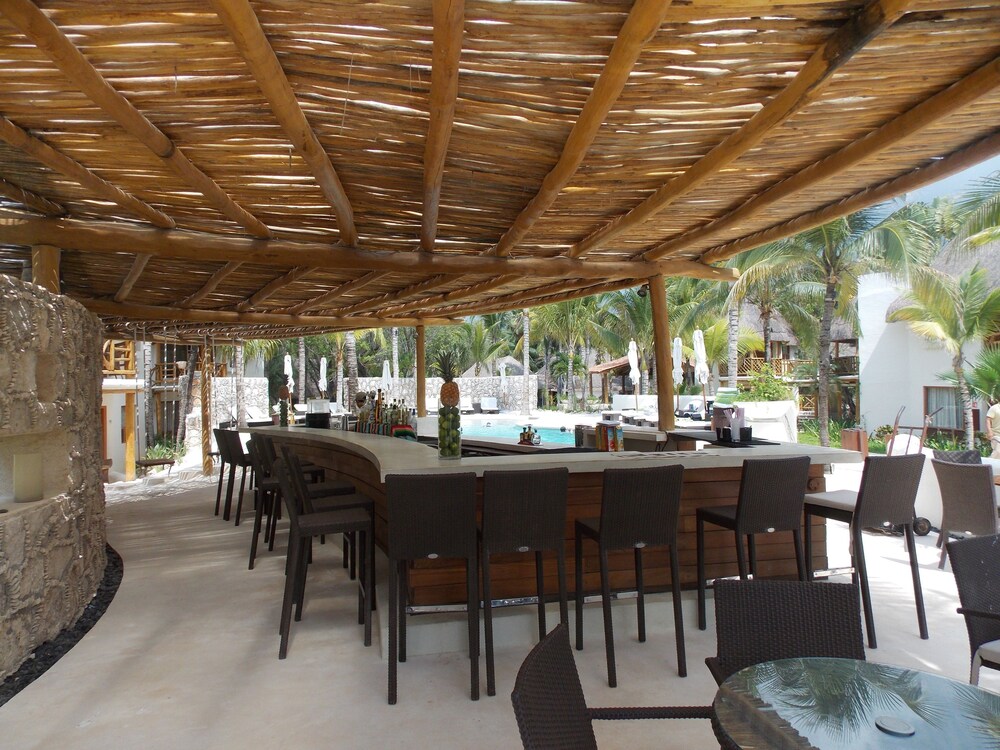 Poolside Bar