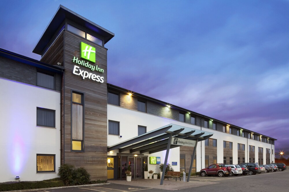 Hotel Front - Evening/Night