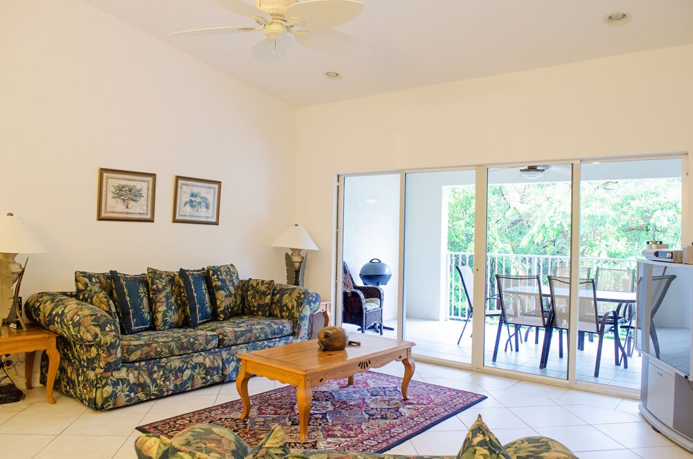 Two-bedroom Hammock View Townhome - Living Area