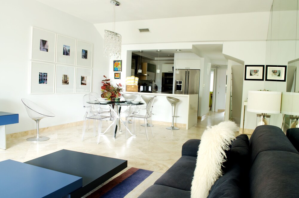 Townhome, 3 Bedrooms, Marina View - In-Room Dining
