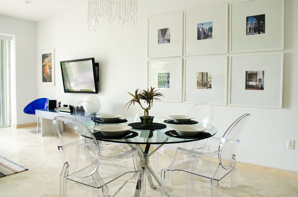 Townhome, 3 Bedrooms, Marina View - In-Room Dining