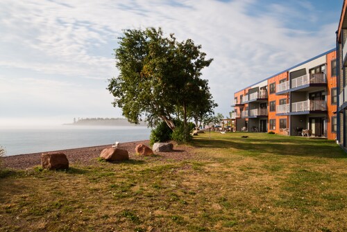 East Bay Suites