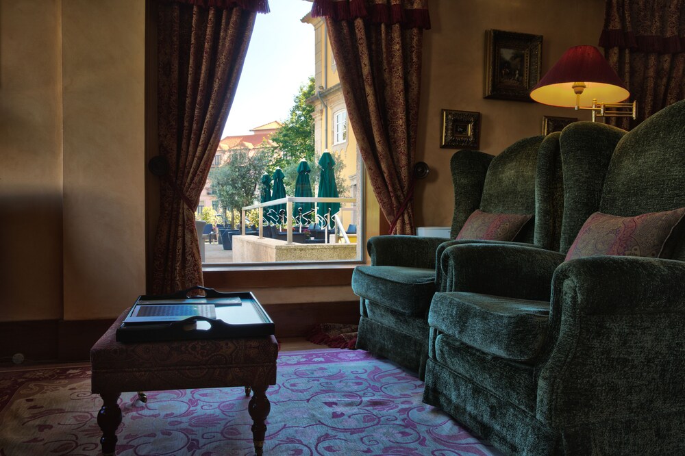 Hotel Lounge