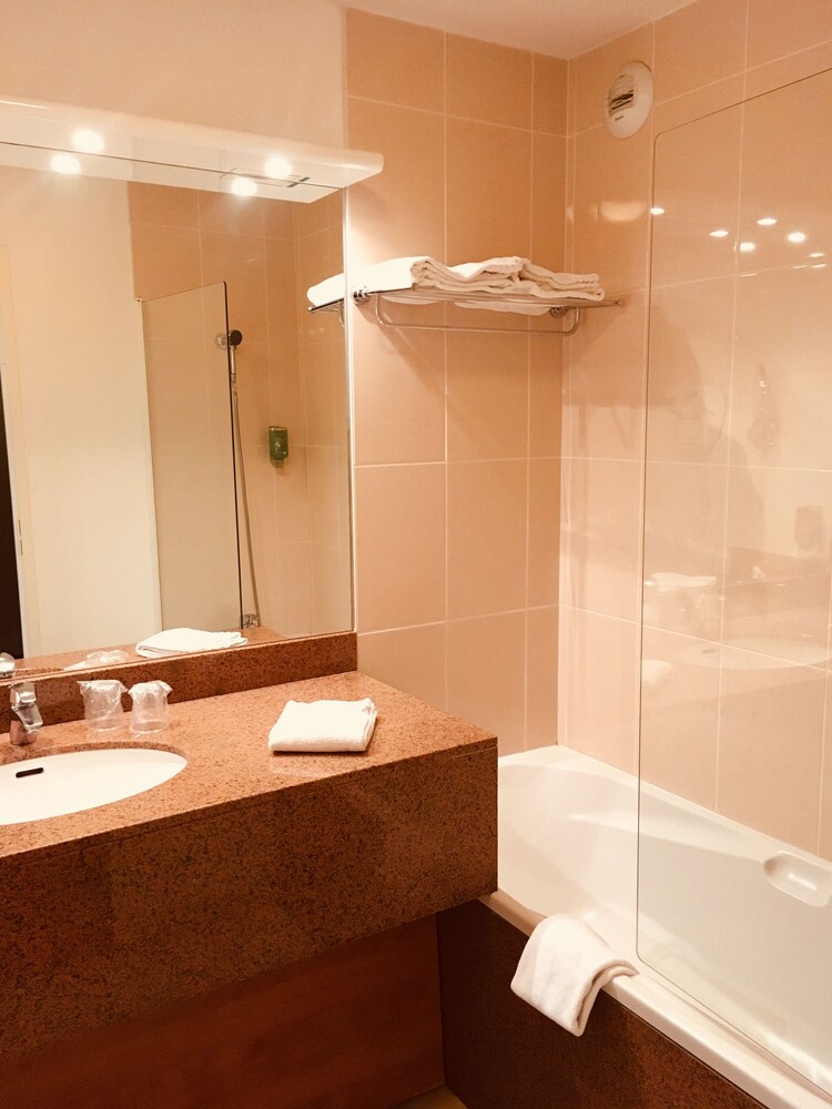 Familiy Suite, 2 connecting suites (1 double bed + 2 single beds) - Bathroom