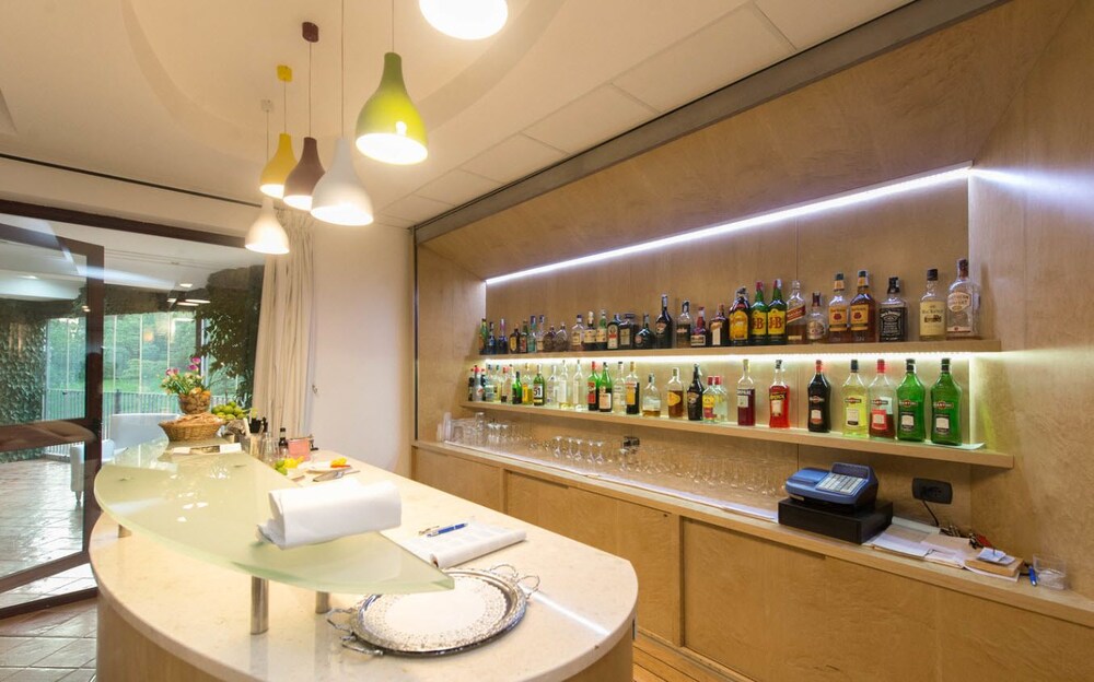 Hotel Bar