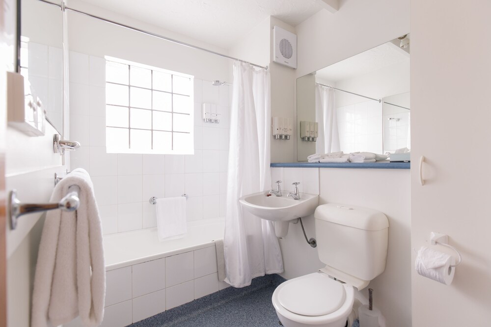 Standard Two Bedroom Apartment - Bathroom