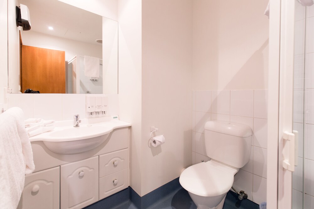 Standard Studio Apartment - Twin - Bathroom
