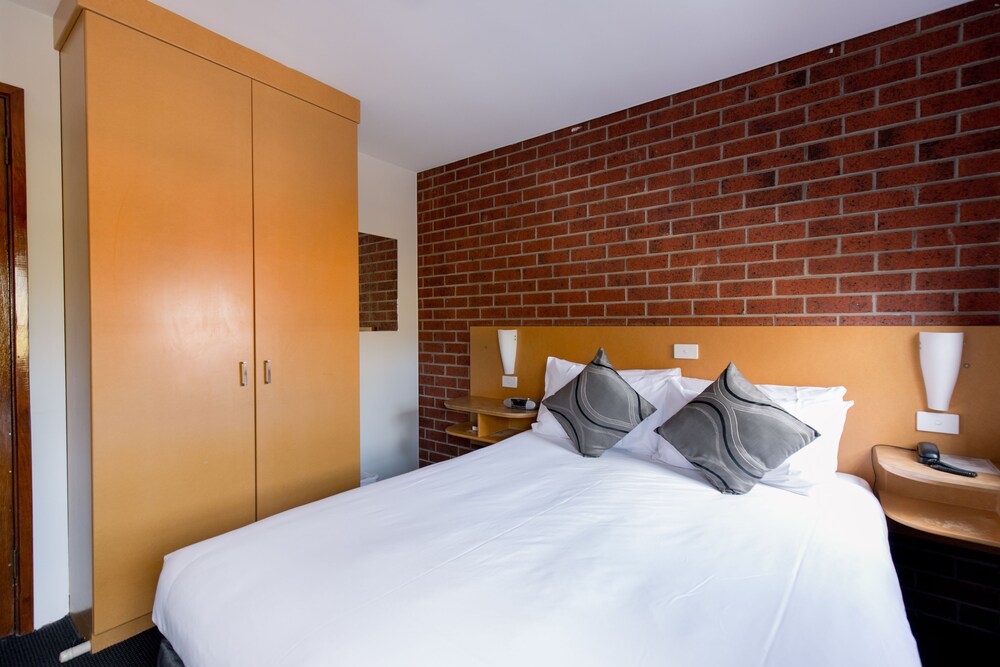 Standard Two Bedroom Apartment (Multi-Level) - Guestroom