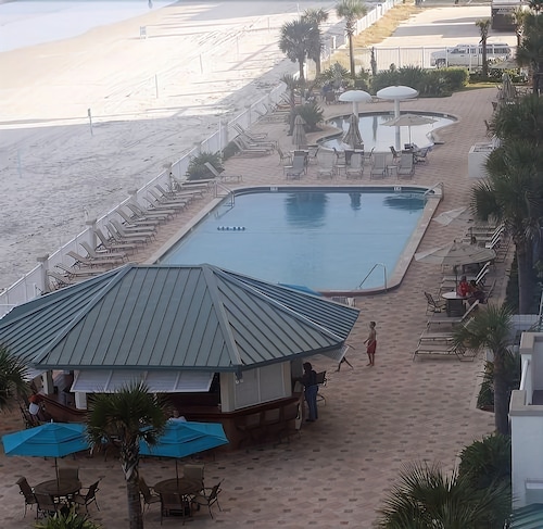 Poolside Bar