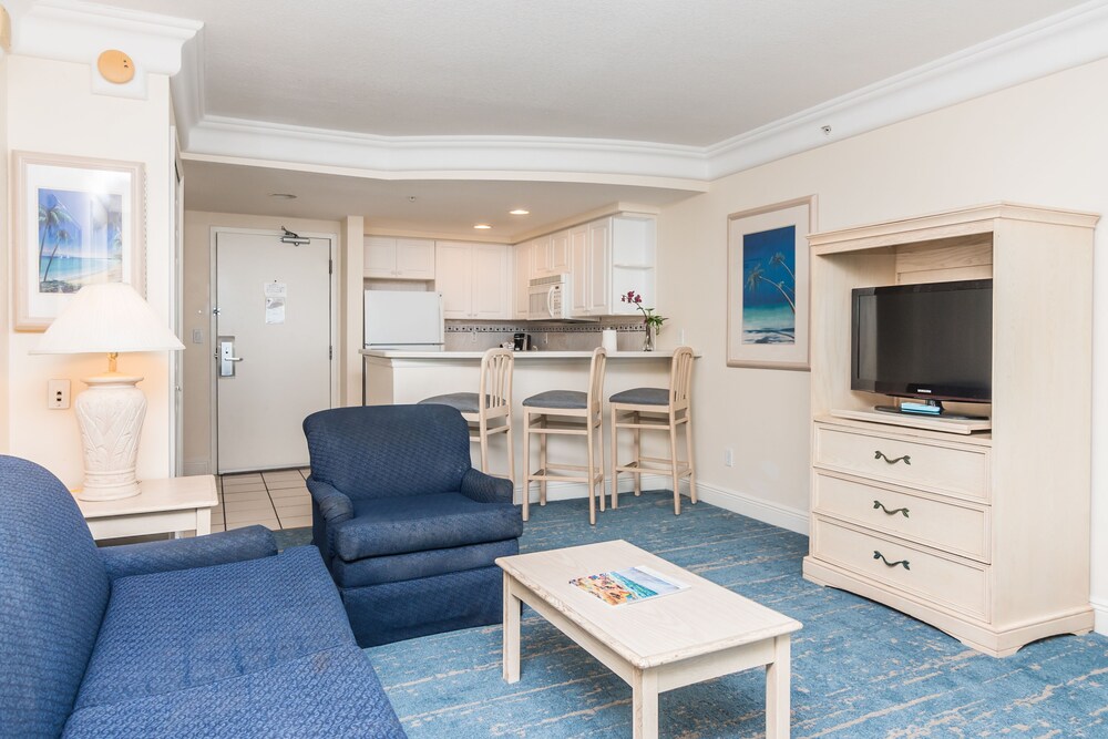 Suite, 1 King Bed with Sofa bed, Oceanfront - Living Room