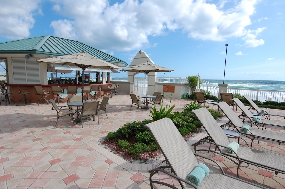 Poolside Bar