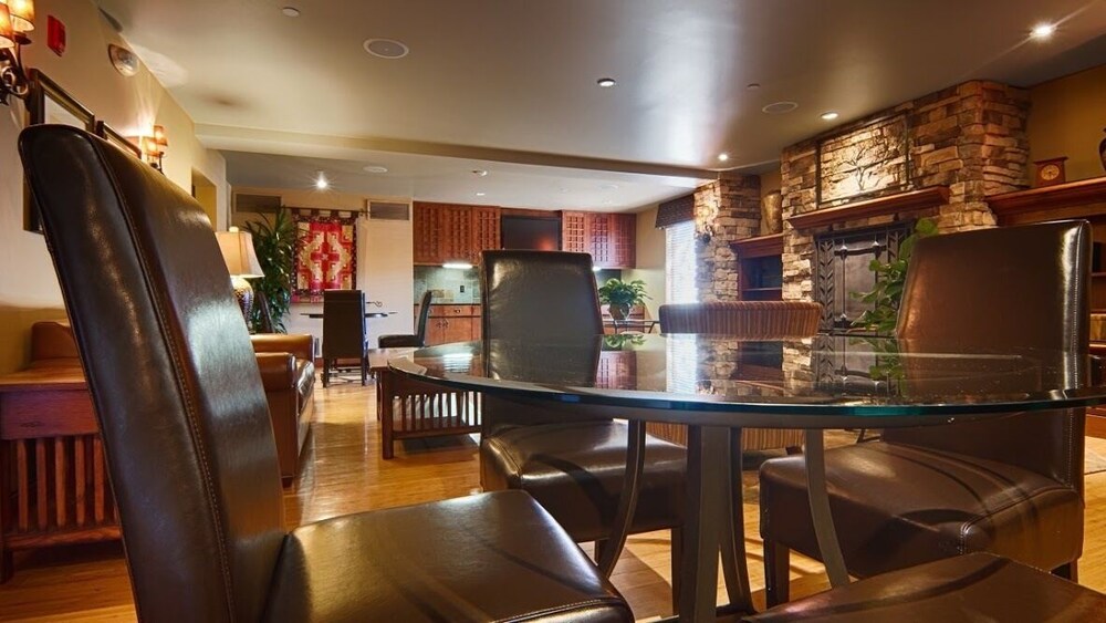 Restaurant, Larkspur Landing Sacramento - An All-Suite Hotel