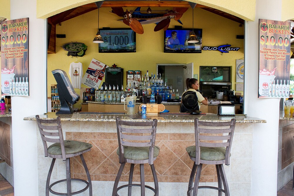 Poolside Bar