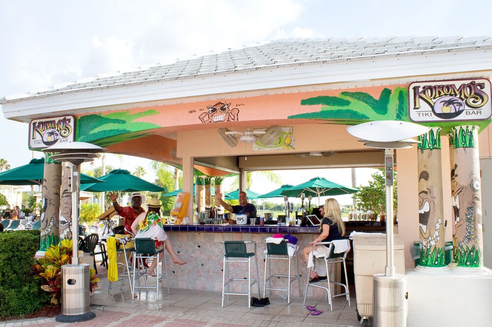 Poolside bar, Summer Bay Orlando by Exploria Resorts