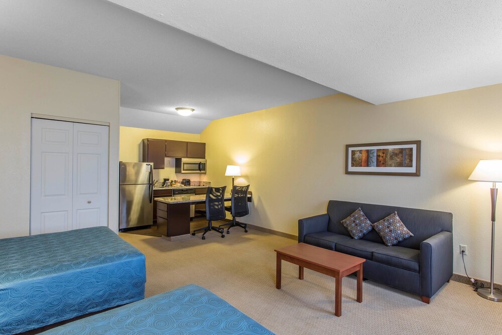 Suite, 2 Double Beds, Non Smoking - Guestroom